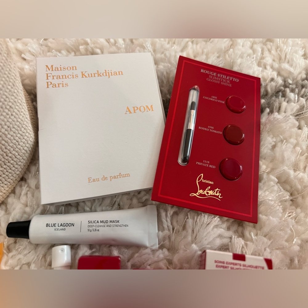 Brand New Guerlain Paris Cosmetic Bag with freebies - Picture 9 of 15